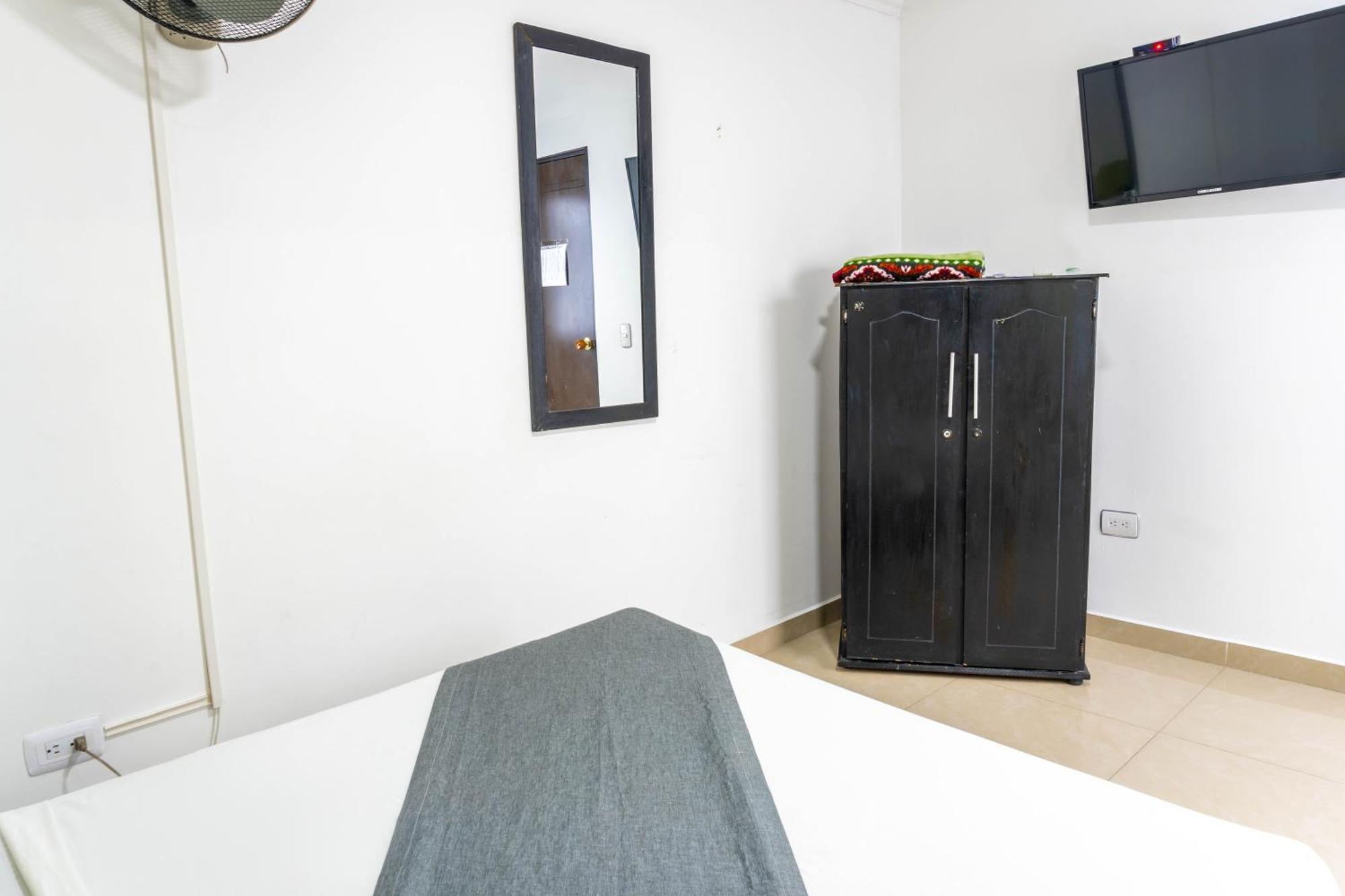 Hotel Park 6 Medellin Bagian luar foto
