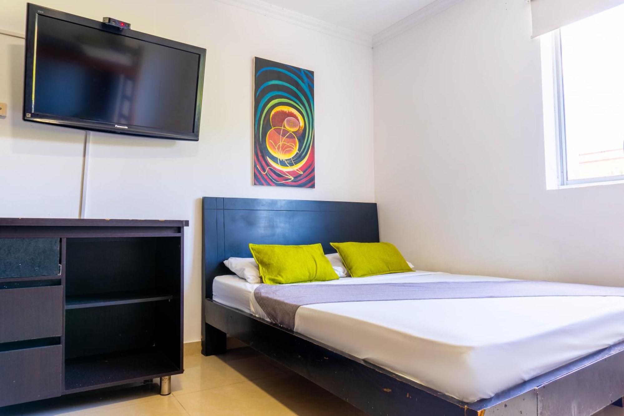 Hotel Park 6 Medellin Bagian luar foto