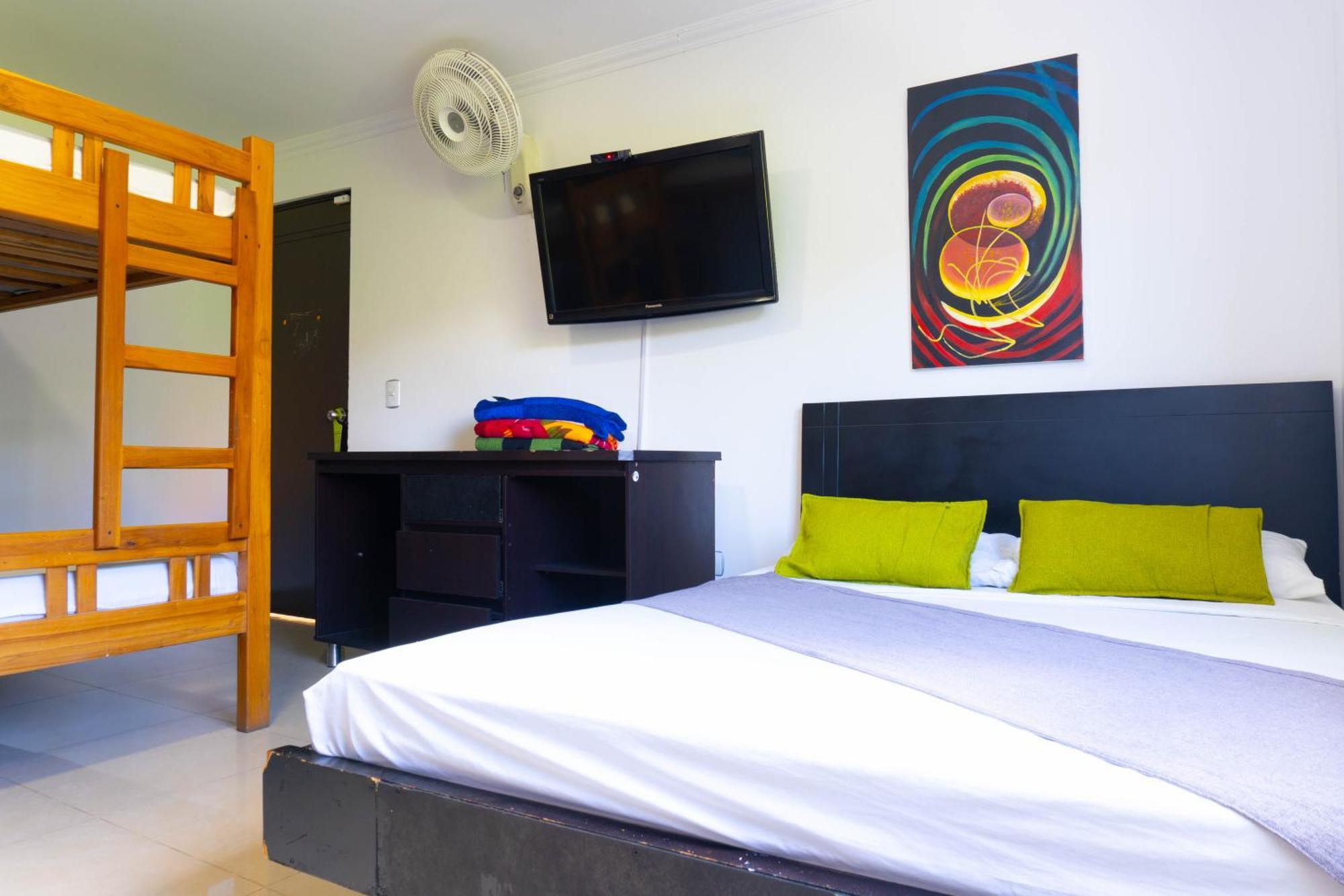 Hotel Park 6 Medellin Bagian luar foto