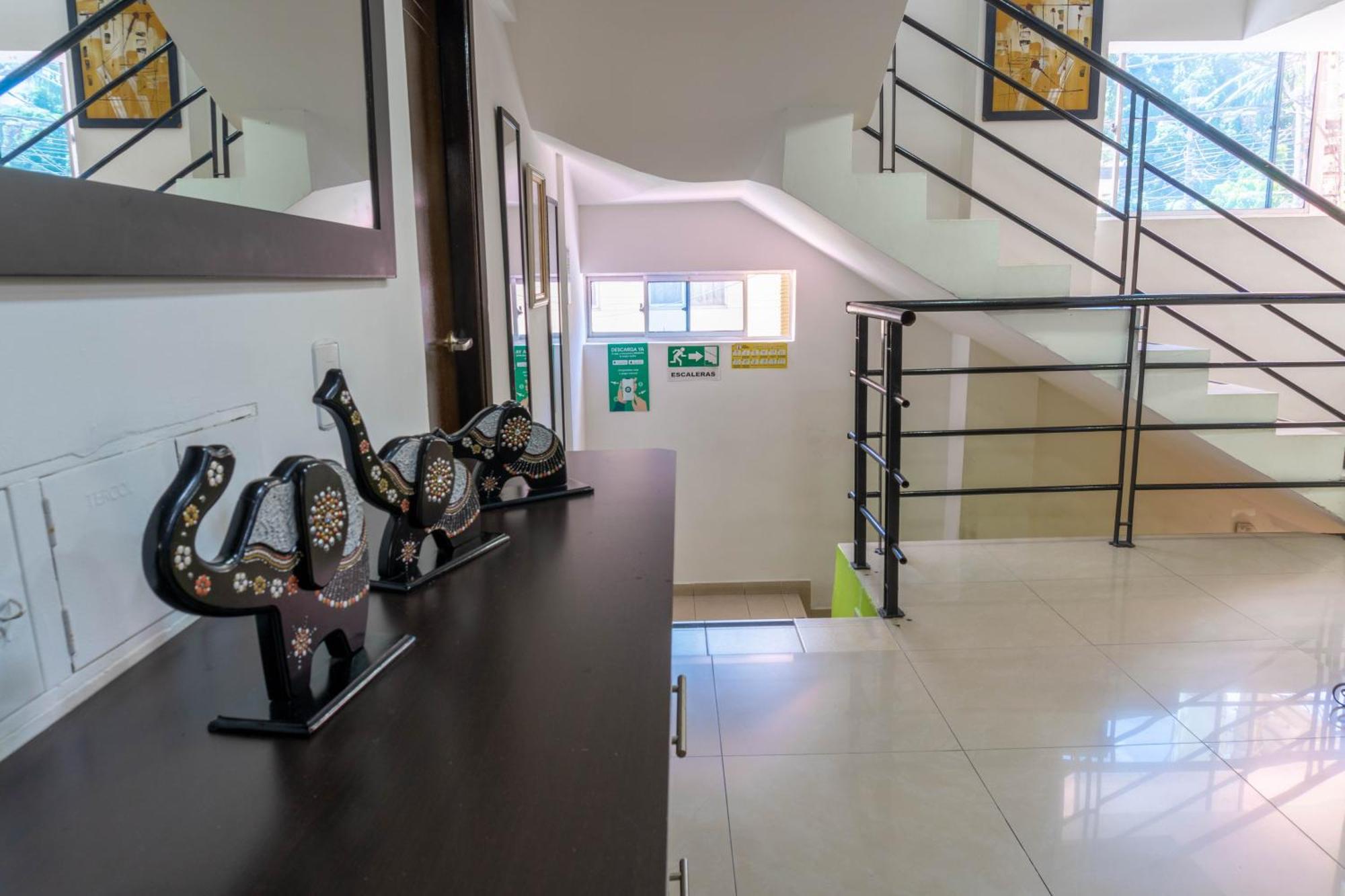 Hotel Park 6 Medellin Bagian luar foto
